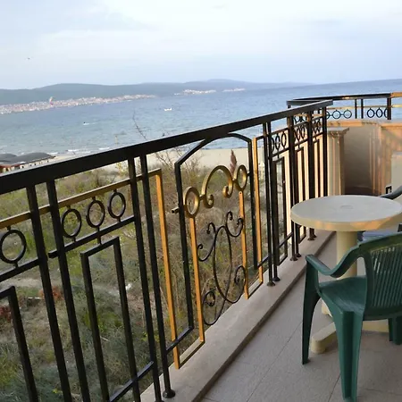 Golden Rainbow ساني بيتش